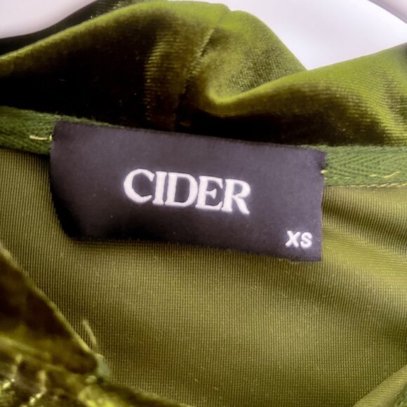 Cider Velvet Hooded Long Sleeve Crop Top - Green - XS - Picture 7 of 7